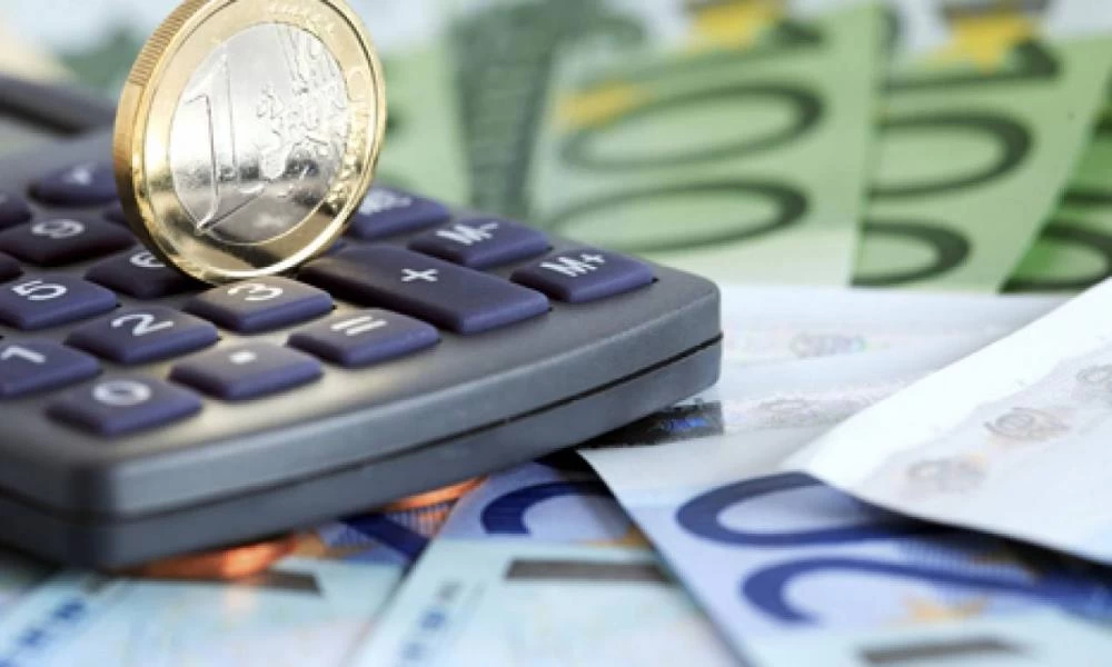 Εισφορά αλληλεγγύης: Ποιοι φορολογούμενοι χάνουν τη φοροελάφρυνση